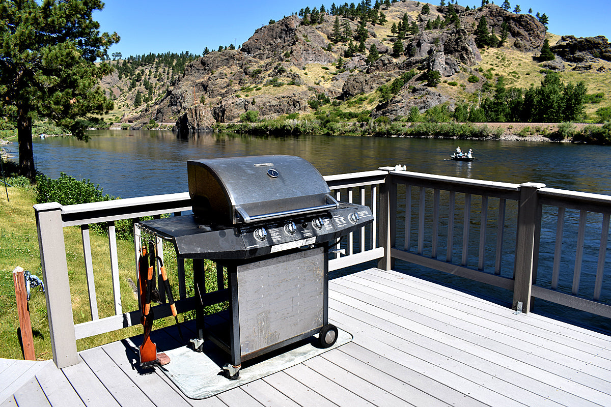 Darci's Place on the Mighty Mo